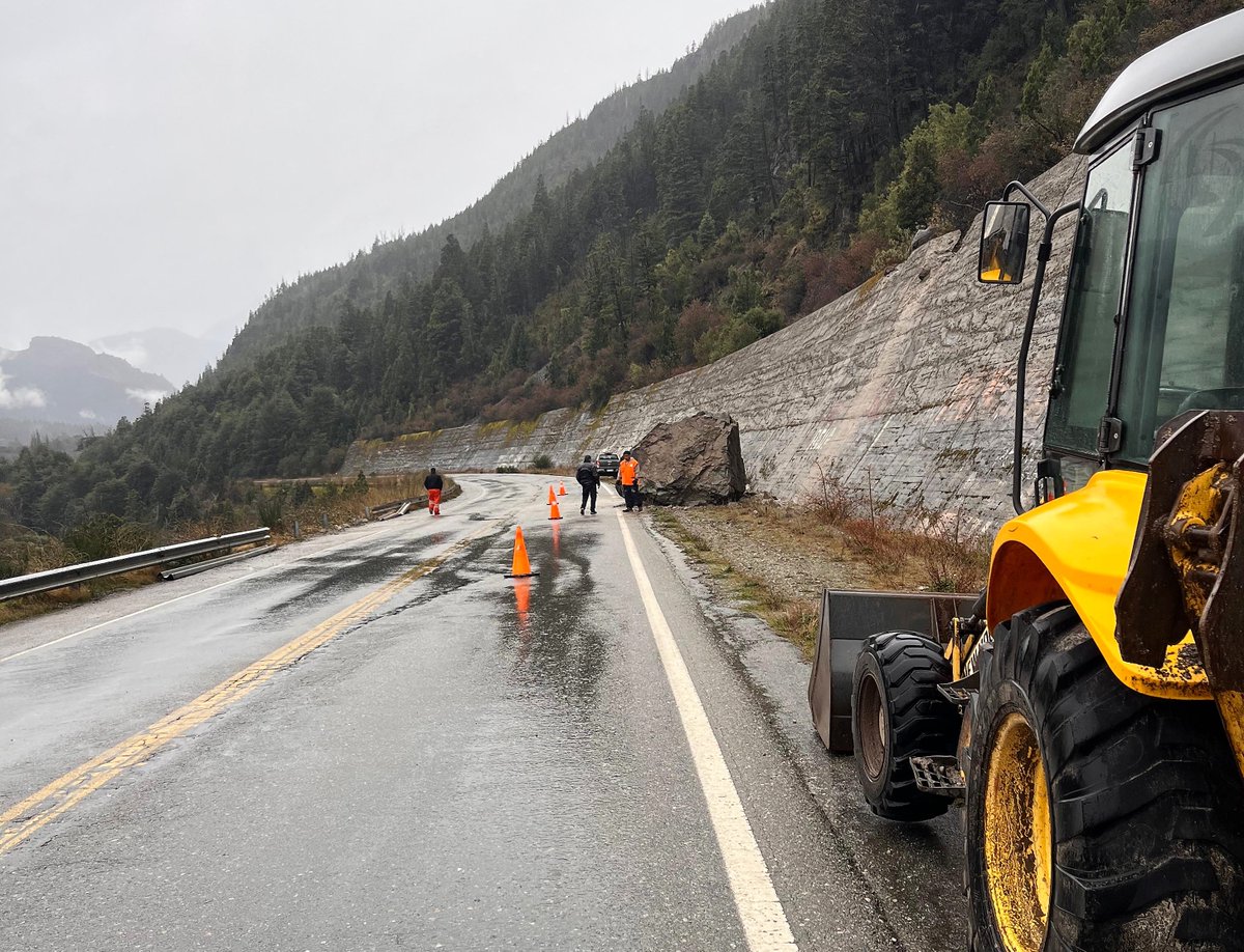 🚧 #Chubut 30/07/2025 
Comunicado de #VialidadNacional por trabajos de remoción de piedra en RN40 entre #Epuyen y #ElHoyo