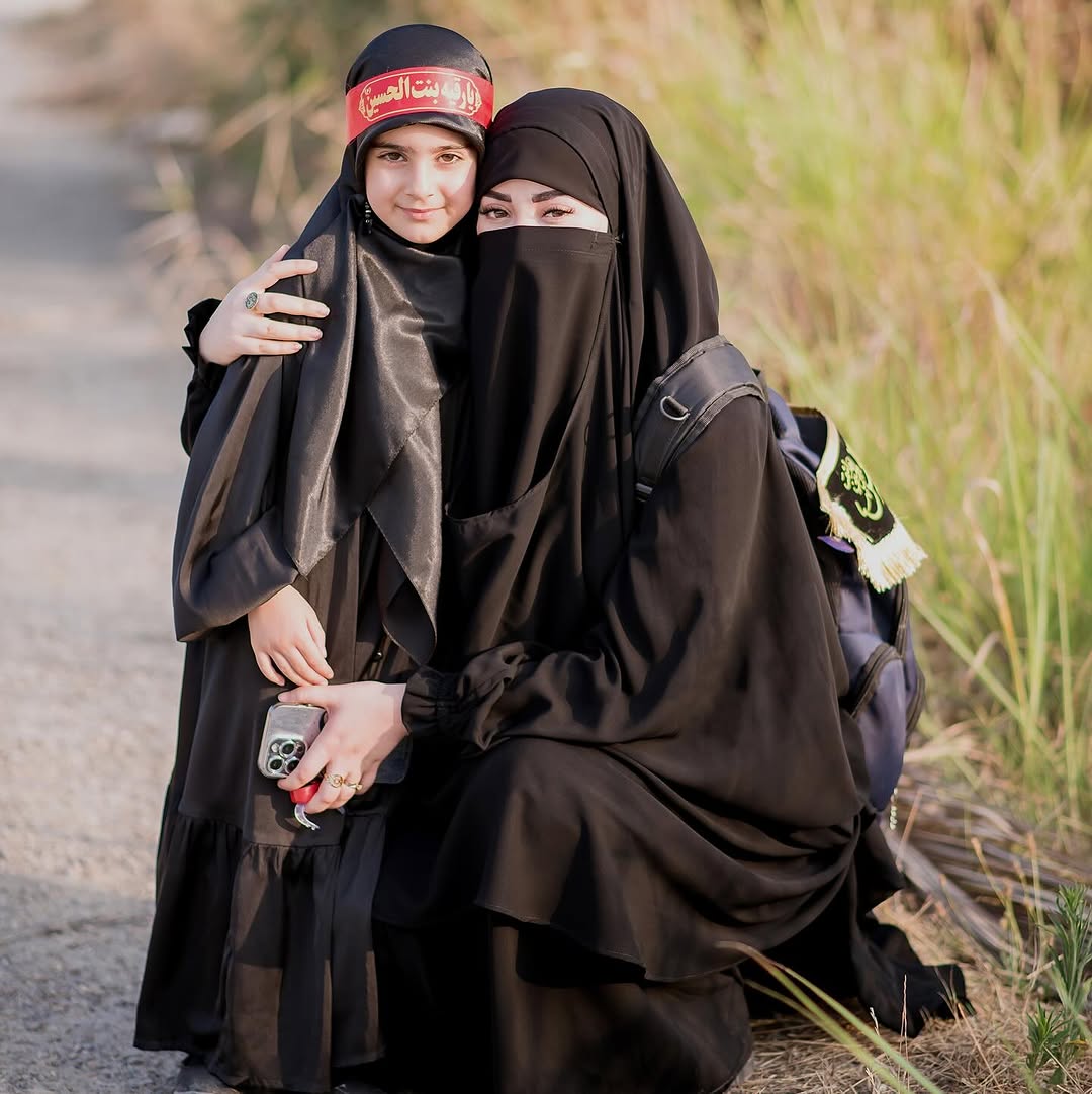 البعض يرى ان العلاقة
      بين الأطفال والدين
هو موضوع معقد وغير صحيح
انا اقول لهم كما قال امامنا امير المؤمنين علي «عليه السلام»
التعلم في الصغر كالنقش على الحجر... هذا الشيء يسبب رسوخ الفكرة في عقولهم ويزدادوا معرفة حتى
يكونوا اكثر وعياً وفهماً
#ملت_امام_حسین 
#خادمان_حسینی