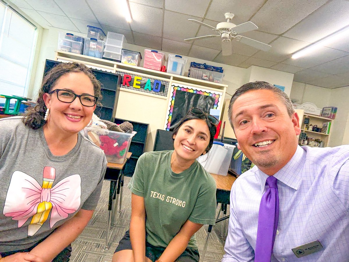 DrBrentRingo's tweet photo. Welcoming our new @kerrvilleisd teachers this morning with open hearts! And, campuses are already active with returning team members. The future is 🌟 bright in KISD. Looking forward to the start of the 25-26 school year. #KISDinspires #KISDisHOMEtoME https://t.co/x5Qr05JvzJ