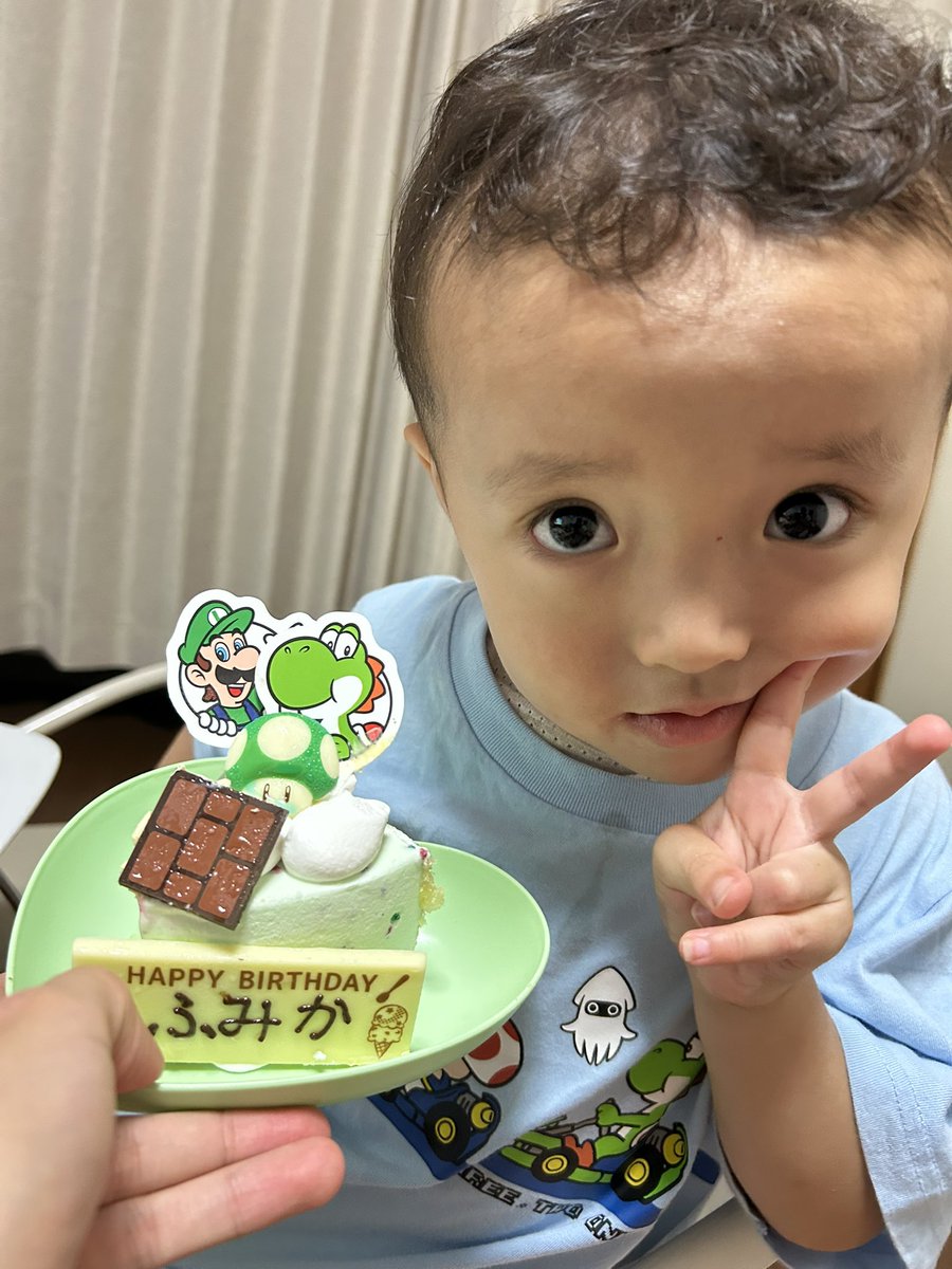 __kurumis__'s tweet photo. 世界一可愛い3歳
マリオに支配された3歳 https://t.co/1lZt4LdwUm