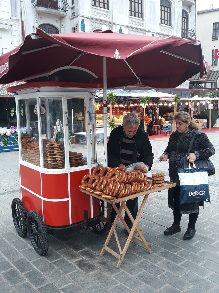 IOIILisaMorrow's tweet photo. I know I shouldn't say it but I love carbs especially in form of #bread in #Turkey. Have a look at these pics 7 tell me honestly, who wouldn't? #livinginistanbul #turkishlife #expatlife Don't forget to follow me to discover more of #everydayextraordinary of life in modern Turkey. https://t.co/iSHBUF0OaI