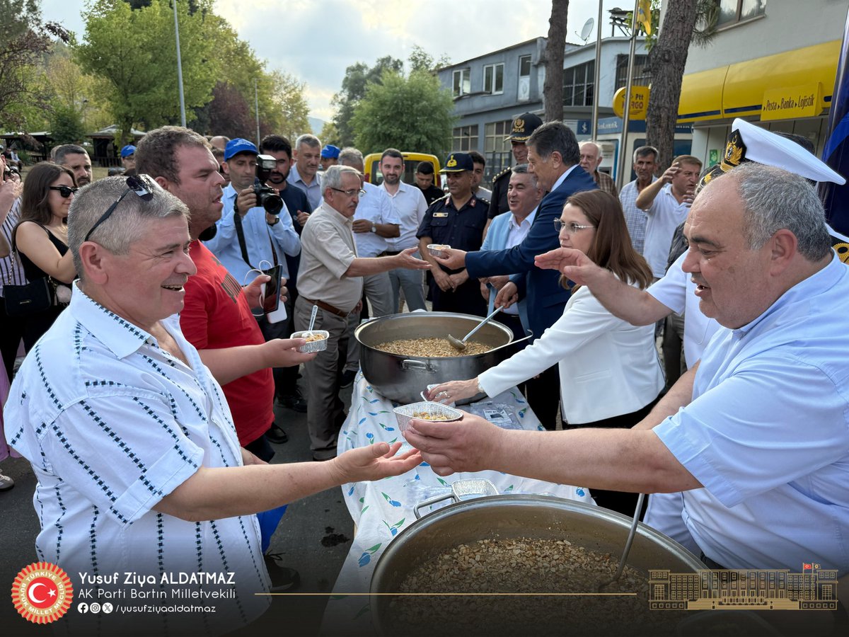 Bartın Madeni Eşya Sanatkârları Odası tarafından Yeni Sanayi Sitesinde düzenlenen Geleneksel Aşure Programına katılım sağladık.  

Paylaşmanın, kardeşliğin ve bereketin simgesi olan bu güzel etkinlikte emeği geçen herkese teşekkür ediyorum.

#MuharremAyı #AşureGünü #Bartın
