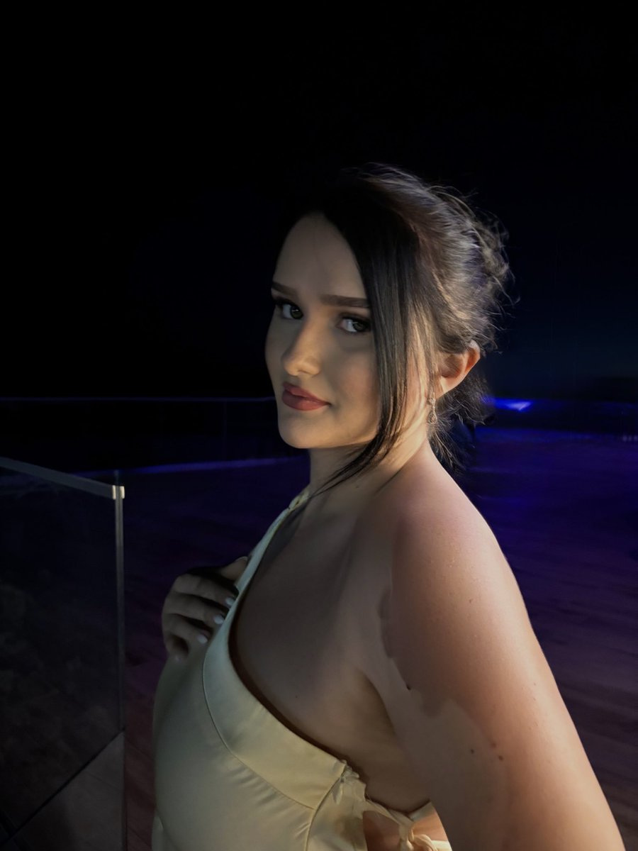 velvetviiixen's tweet photo. how to lose a guy in 10 days or smth https://t.co/r7nwlnVYoG