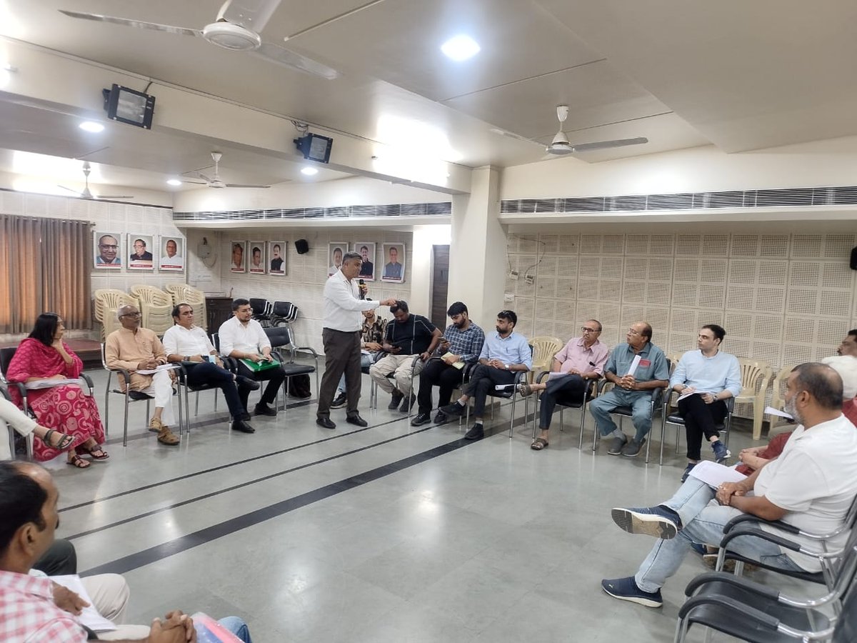 INCGujarat's tweet photo. કોંગ્રેસ પક્ષના સંગઠનને બુથ લેવલથી મજબૂત બનાવવા માટે સેક્ટર અને મંડલના કોઓર્ડિનેટર્સ અને વૉર રૂમ ના ઇન્ચાર્જ સાથે સમીક્ષા બેઠક. https://t.co/MLj6SpsvIL