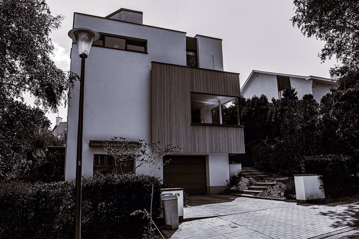 photo 2982

 B r u s s e l s 

        S o u t h 

The mission of an architect
is to help people understand 
how to make life more beautiful, 
the world a better one for living in, 
and to give reason, rhyme, 

and meaning to life.

—— Frank Lloyd Wright

#NikonD850 #SigmaArt18mm