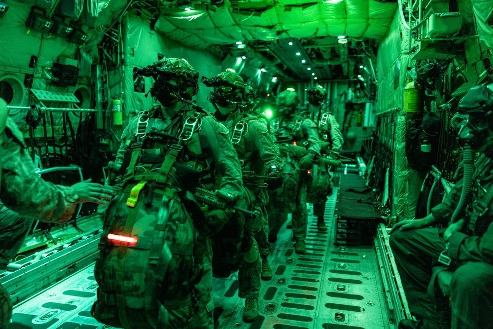II MEF (@iimefmarines) on Twitter photo Marines with 2nd Recon, <a href="/2dMarDiv/">2d Marine Division</a> jump out of a C-130 Hercules during SLTE 4-25 in Twentynine Palms, California. This training integrates airborne tactics into the capabilities of the Marine Air Ground Task Force. <a href="/DeptofDefense/">Department of Defense 🇺🇸</a>
📸 <a href="/USMC/">U.S. Marines</a> Lance Cpl. Judith Ann Lazaro Marines with 2nd Recon, <a href="/2dMarDiv/">2d Marine Division</a> jump out of a C-130 Hercules during SLTE 4-25 in Twentynine Palms, California. This training integrates airborne tactics into the capabilities of the Marine Air Ground Task Force. <a href="/DeptofDefense/">Department of Defense 🇺🇸</a>
📸 <a href="/USMC/">U.S. Marines</a> Lance Cpl. Judith Ann Lazaro