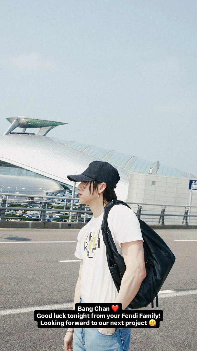 Rachel150917's tweet photo. 𝐅𝐞𝐧𝐝𝐢 𝐈𝐆 𝑩𝒂𝒏𝒈𝒄𝒉𝒂𝒏 𝒐𝒇 𝑺𝒕𝒓𝒂𝒚𝒌𝒊𝒅𝒔
#FendiXBangchan #방찬 https://t.co/mnPYkCWI4C