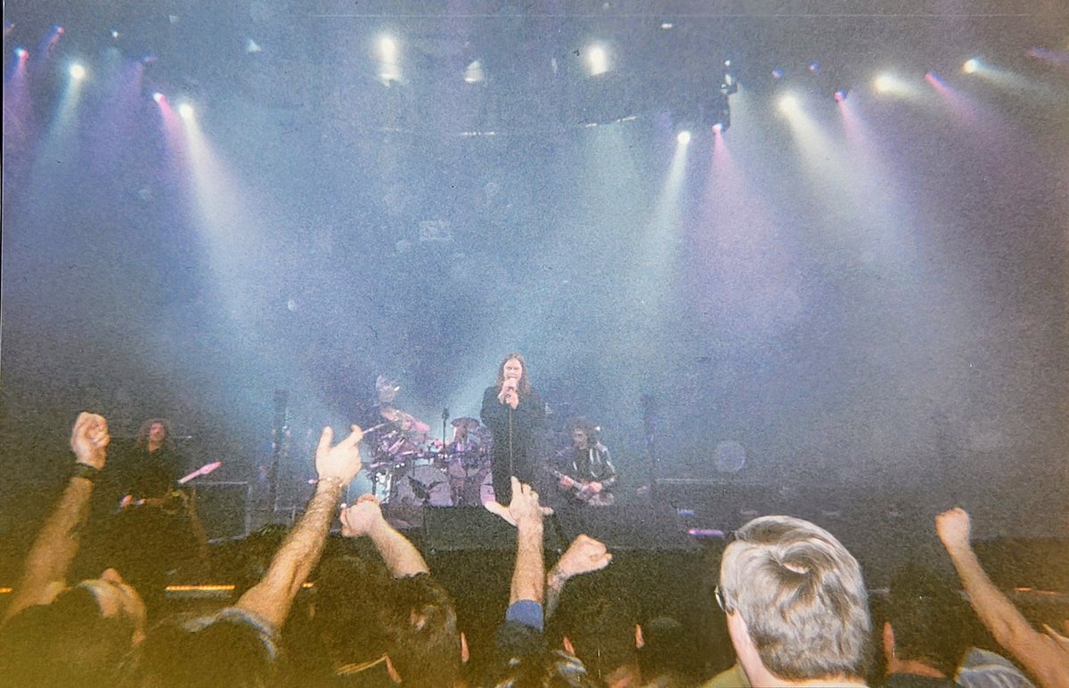 HowWeAreupdates's tweet image. Farewell, Ozzy. Thank you 🙏🏼

📷: Angela Datre - Ozzy Osbourne, New York City, 2011

📷: @TheAndyJimenez - Black Sabbath, Nassau Coliseum, Long Island, 1999