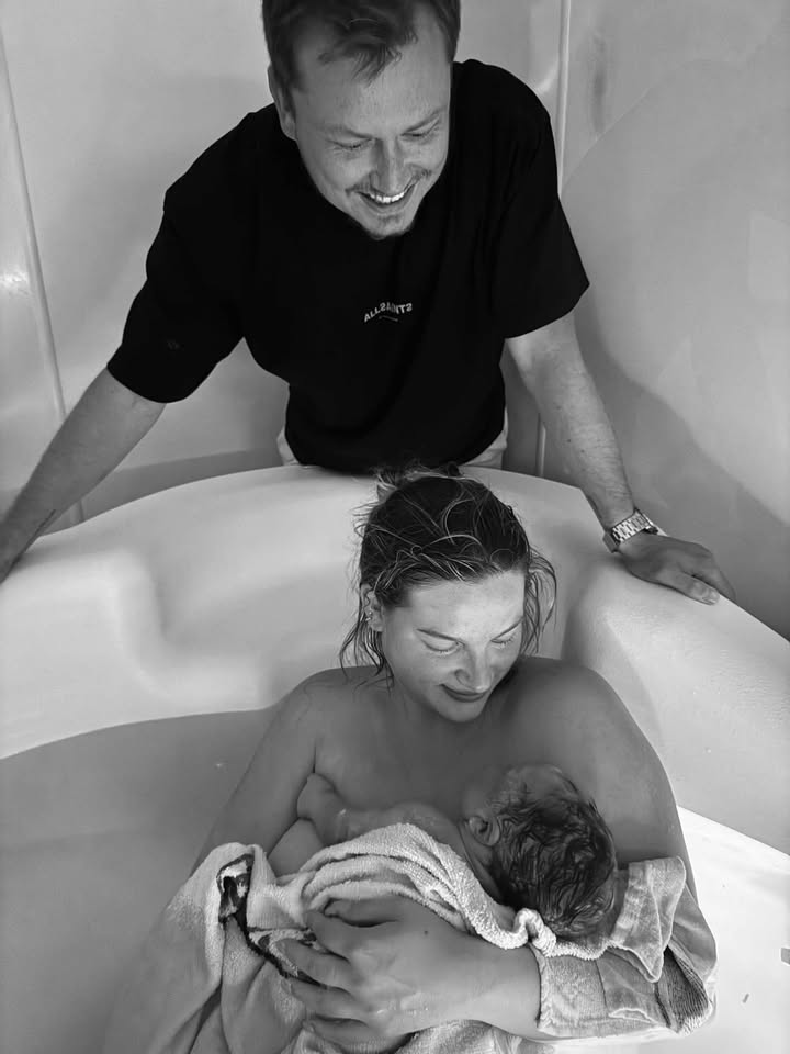 To celebrate #WorldBreastfeedingWeek, new mum Jess about talks her experience of the infant feeding support she received when she gave birth.

 Please read the full story over on Facebook by following:➡️East Kent Hospitals