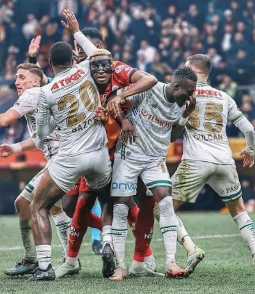 Osimhen'in Galatasaray 'a gelmek için verdiği mücadeleyi en iyi anlatan fotoğraf karesi..