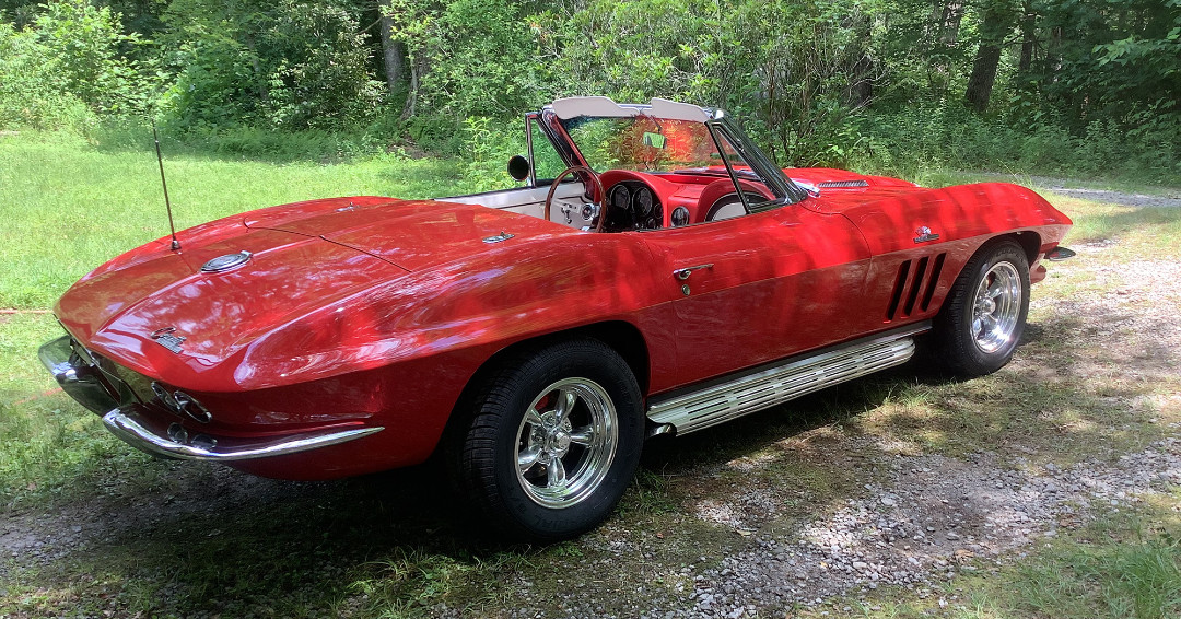 CustomWheelsExp's tweet image. Just cruising through the country in a 1965 Chevy Corvette on a set of American Racing VN515 Torq Thrust II wheels. 

ow.ly/i0ii50WxnTX

#ClassicCar #AmericanMuscle #VintageRide #RedCorvette @AmericanRacing @WheelPros