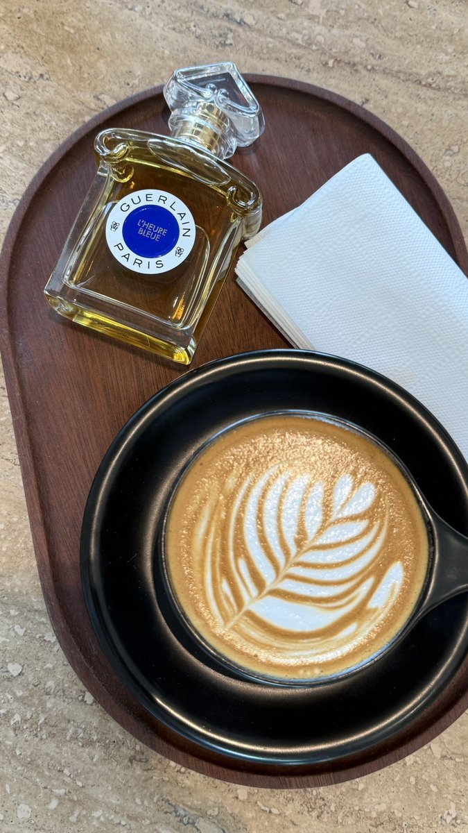 بادر و كلّم صاحبك لا تخلّيه 
هو خابر إنك تنتظر وانت خابر 

ادعس على جرح الجفى كان تغليه
خل التعزّز و الثقل " لااا تكابر " 

يشفع لـ زلته معك زِين ماضيه 
كآنك تحبه صدق ؟ ماهوب عابر

عاده على قيد الحياه إتصل فيه 
مافي جوالات تحت المقابر ): 

- #محمد_بن_فطيس