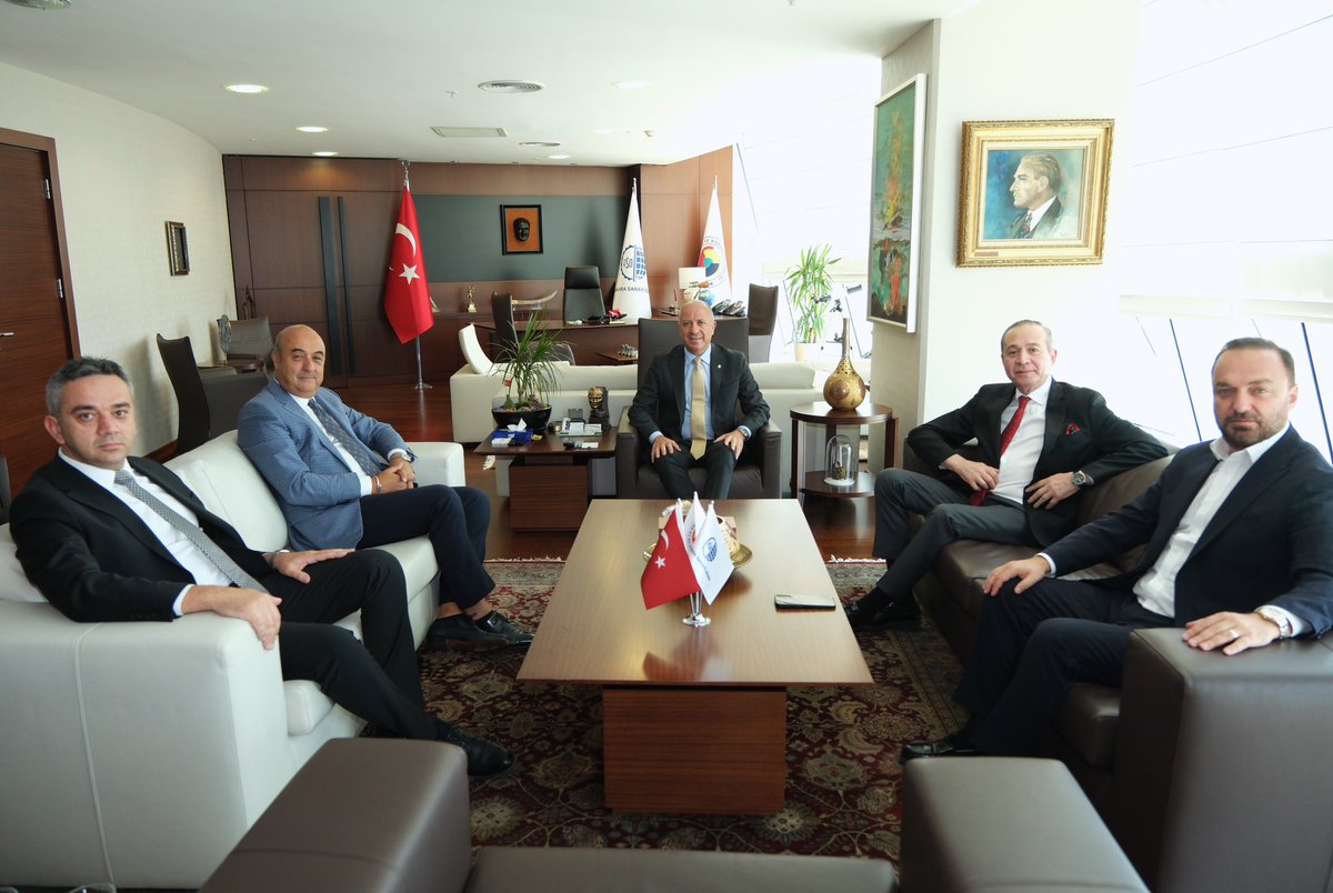 Ankara'mızın gururu, Süper Lig'deki temsilcimiz Gençlerbirliği'nin değerli Başkanı Sayın Osman Sungur, Başkanvekili Sayın Erhan Kızılmeşe, Asbaşkan Sayın Serkan Yıldız ve Yönetim Kurulu Üyesi Sayın Özer Yıldırım ile bir araya geldik.

Nazik ziyaretleri için kendilerine teşekkür