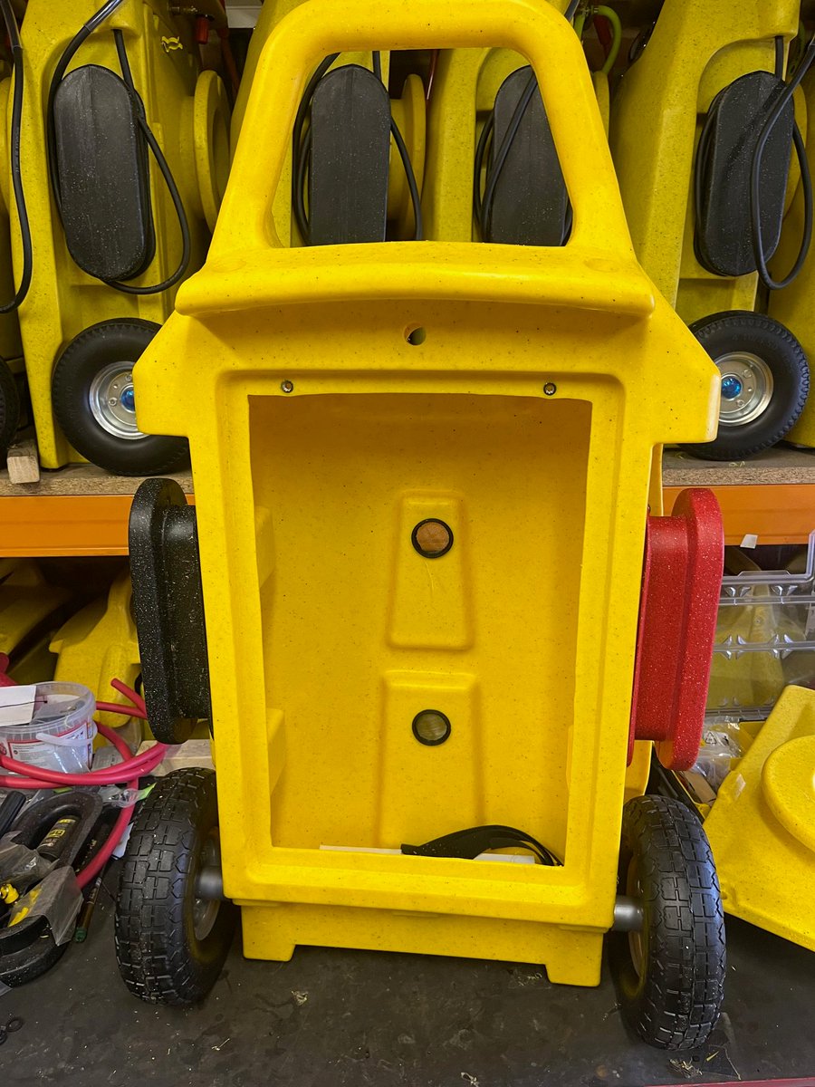 quickstartuk1's tweet image. Just wrapped up assembling the J12 Jump Start with built-in compressor — start to finish, all in a day's work! 💪🔧 Check out the behind-the-scenes photos of the process. #J12 #JumpStart #BuiltNotBought #WorkshopDiaries