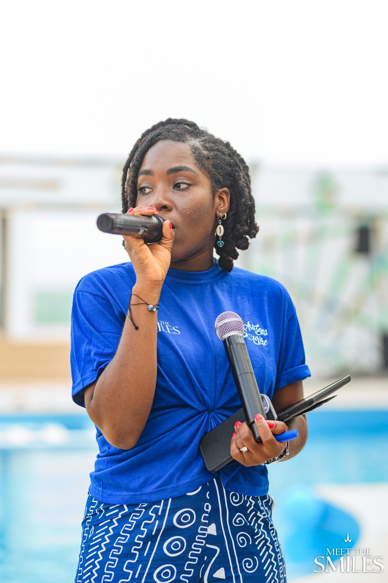 Le micro 🎤 et ma voix en union 💙

#semefa_light 
#togo 
#twittt