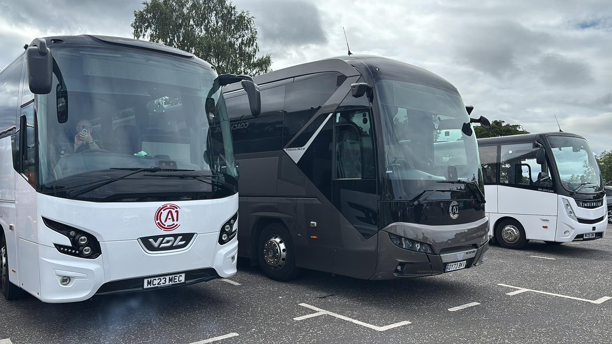 Gordon and Sandy at Stirling Castle today! 

Whit a team .....  

8-72 Seats for hire 

a1coaches.com 
01592 713443 #coachhirescotland #visitscotland