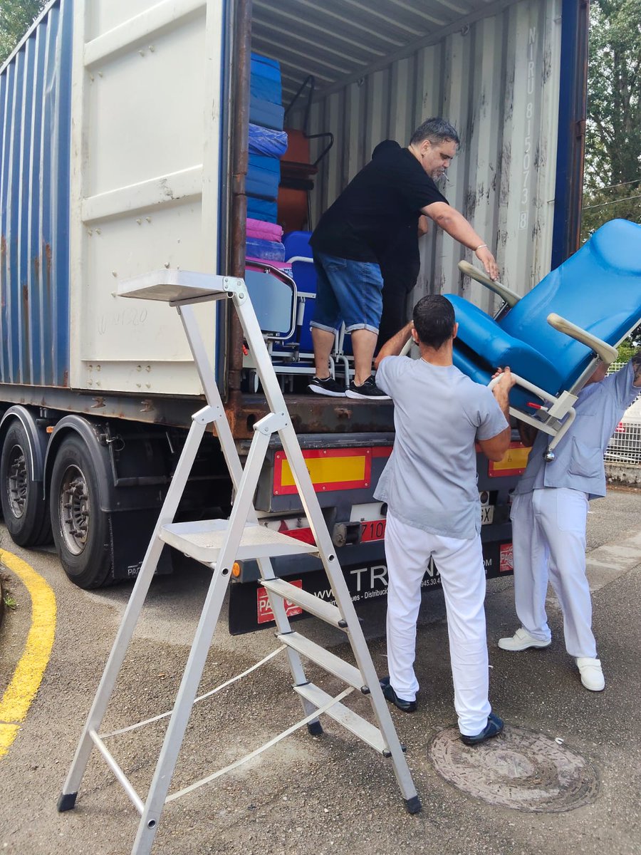 Cargado nuevo contenedor para el Minsap de La Habana, 4 enviados por SODePAZ este año.
Donaciones de camas eléctricas y colchones del Hospital comarcal de Laredo y 100 cajas de insumos médicos proporcionadas por Medicuba España #cuba #CubaVencerá