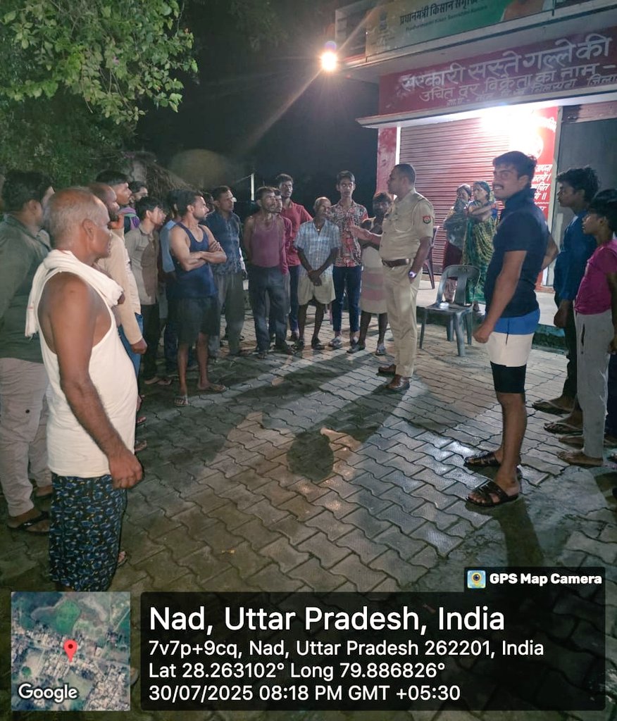 pilibhitpolice's tweet image. SP पीलीभीत के निर्देशन में थाना बिलसंडा पुलिस द्वारा थाना क्षेत्र में बैठक कर नागरिकों को ड्रोन संबंधी अफवाहों पर ध्यान न देने हेतु जागरूक किया गया। संदिग्ध सूचना/गतिविधि की जानकारी संबंधी थाने या #UP112 पर देने की अपील की। अफवाह फैलाने वालों पर कठोर कार्यवाही की जाएगी।