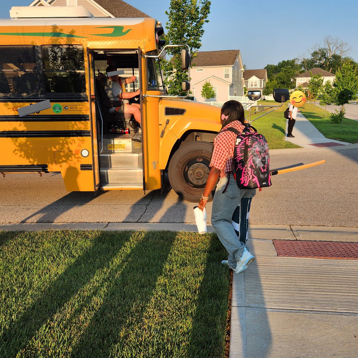 School resumed today. I now have a high schooler, a 4th grader, and a 1st grader😃. Lord, I am grateful🥹