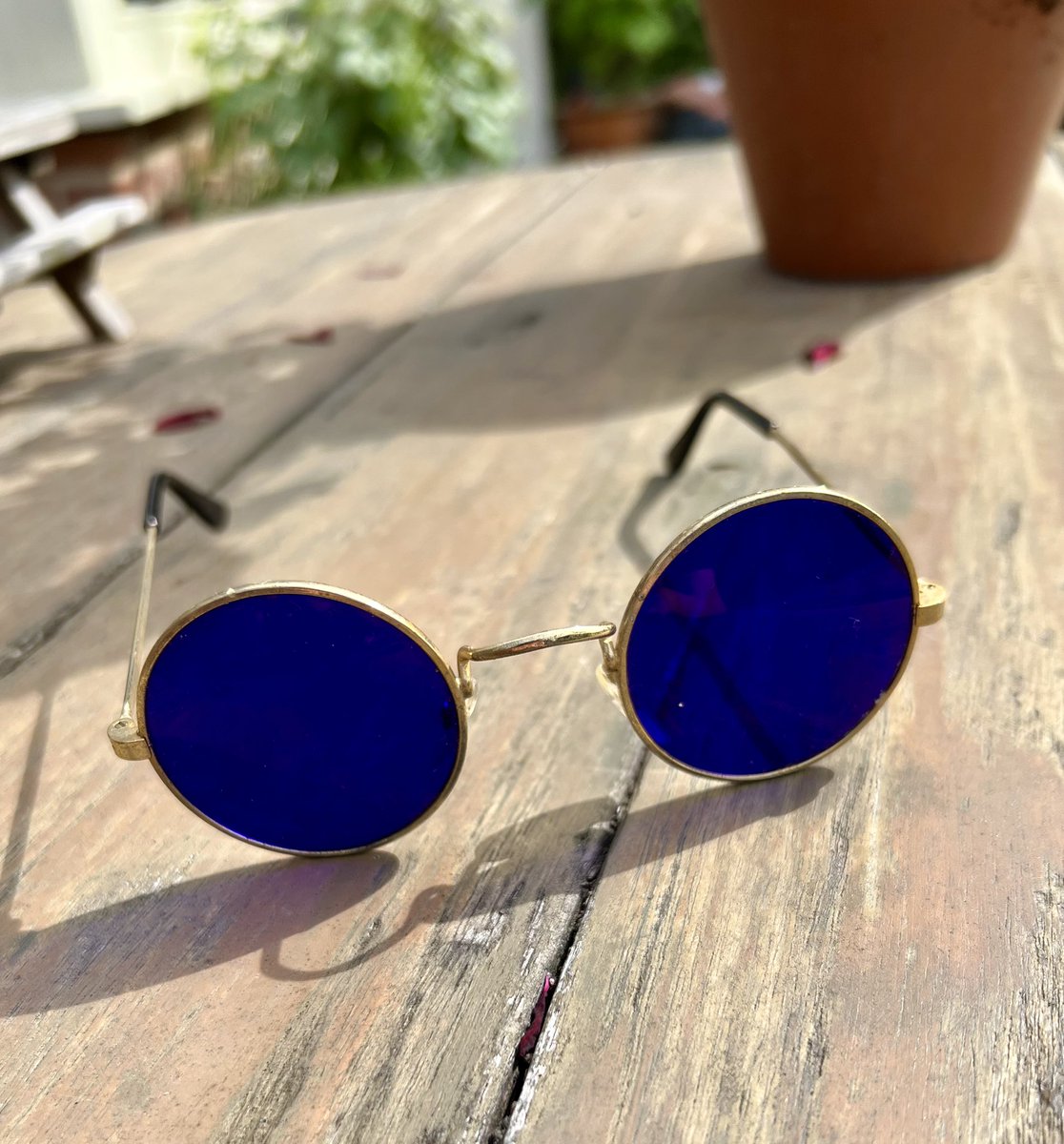 I am wearing my old sunglasses 
RIP #ozzie