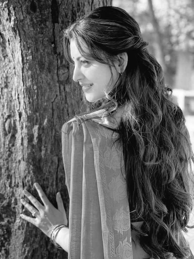 ऐ क्या कभी भी तुम यादों में चले आते हो 
रू-ब-रू आओ कभी मेरे तो कुछ बात बने 

~ मालती