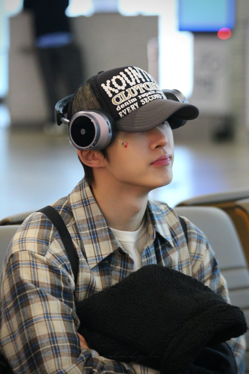 241220 이날과같은체크셔츠를입었다는핑계로사진올려볼게요🍒 #비아이 #BI