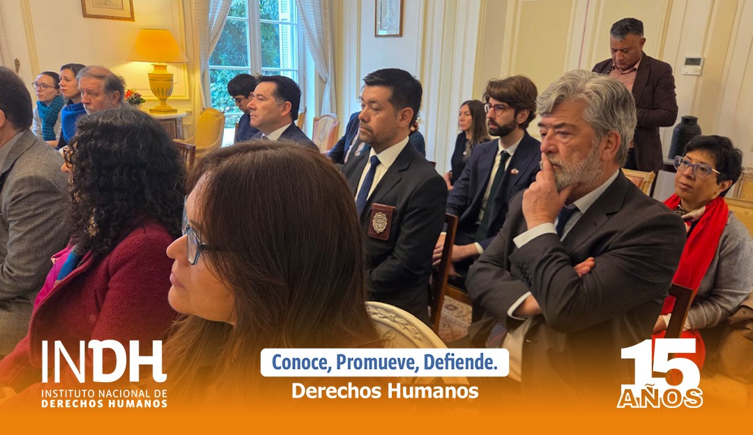 El director del INDH, Yerko Ljubetic, asiste a la firma de un convenio de colaboración entre la Embajada de Francia en Chile y la Fundación Hijos y Madres del Silencio. El objetivo de la iniciativa es dar soporte a personas que fueron víctimas de adopciones forzadas y tráfico de