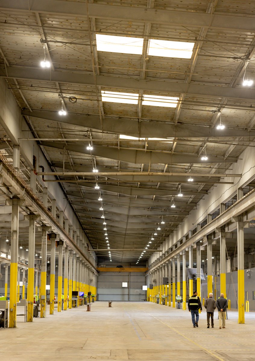 FSModular's tweet image. FullStack Modular expanded to Los Angeles with a new 130,000 sq. ft. factory! 🌇
Production is underway as we tackle California’s housing challenges with cost-efficient, modular workforce housing.
#FullStackModular #LA #ModularConstruction #AEC