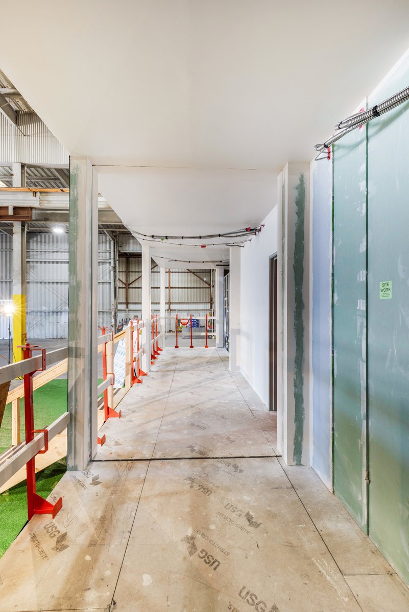 FSModular's tweet image. FullStack Modular expanded to Los Angeles with a new 130,000 sq. ft. factory! 🌇
Production is underway as we tackle California’s housing challenges with cost-efficient, modular workforce housing.
#FullStackModular #LA #ModularConstruction #AEC