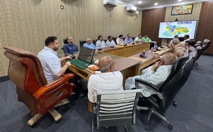 E FAISHAL AMAANI (@amaani_1634) on Twitter photo आज पटना में इंडिया गठबन्धन की मुख्य समन्वय समिति की मतदाता सूची पुनरीक्षण, प्रस्तावित यात्रा, एनडीए सरकार की जनविरोधी नीतियों, बदहाल विधि व्यवस्था, बेलगाम महाघोटाले, भ्रष्टाचार एवं आगामी कार्यक्रमों के संदर्भ में महत्वपूर्ण बैठक सम्पन्न हुई। #TejashwiYadav #Bihar <a href="/rajeshkrinc/">Rajesh Ram</a> आज पटना में इंडिया गठबन्धन की मुख्य समन्वय समिति की मतदाता सूची पुनरीक्षण, प्रस्तावित यात्रा, एनडीए सरकार की जनविरोधी नीतियों, बदहाल विधि व्यवस्था, बेलगाम महाघोटाले, भ्रष्टाचार एवं आगामी कार्यक्रमों के संदर्भ में महत्वपूर्ण बैठक सम्पन्न हुई। #TejashwiYadav #Bihar <a href="/rajeshkrinc/">Rajesh Ram</a>