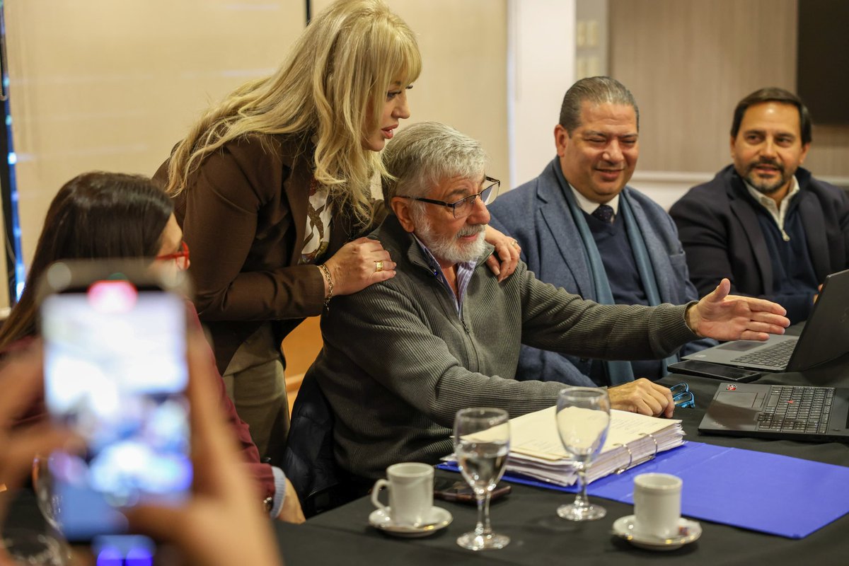 📅 Arrancamos el miércoles con una reunión junto a mi equipo de trabajo.

📊 Revisamos los avances de cada área, ajustamos prioridades y proyectamos nuevas iniciativas para seguir transformando nuestra ciudad.

🤝 Porque una gestión seria se construye con planificación,