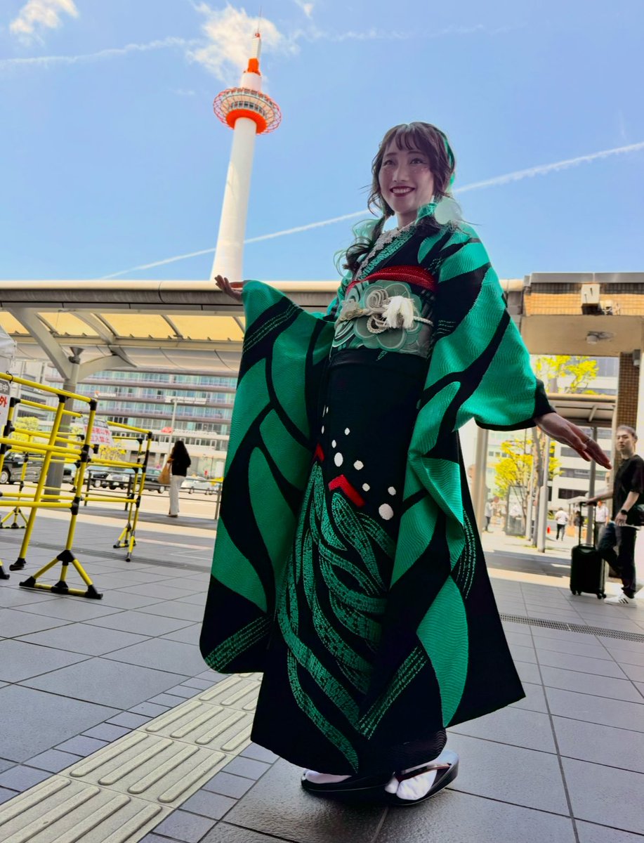 momo_5587's tweet photo. 先日京都で着物ファッションショーに出演させていただきました✨初音ミクとコラボのお着物は素敵でした✨沢山の人に着物の良さ、日本の良さを知ってもらいたい🥰 https://t.co/IewFS3nHv4