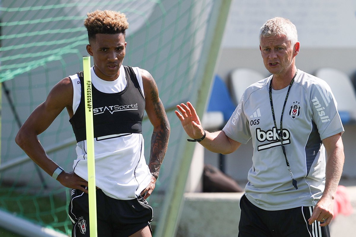 Ole Gunnar Solskjaer: 

“Gedson’u çok seviyorduk. Ne kadar sevsek de, ne kadar iyi olsa da maalesef onu tutamadık. Onun gidişiyle başa çıkmayı öğrenmemiz gerekiyor.”

(HT Spor)