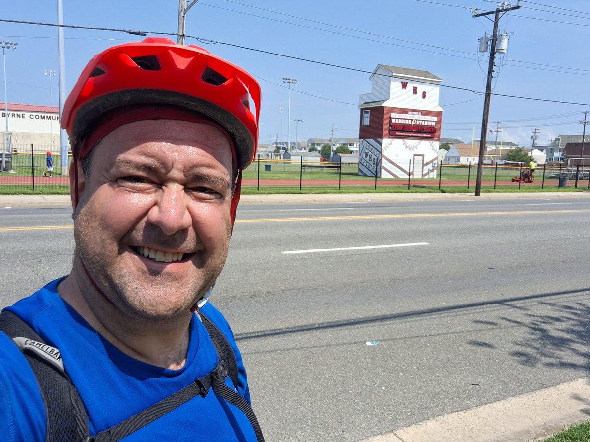 CJSportsRadio's tweet image. Greetings from CJSR and the #BugCentral outside Maxwell Memorial Field, home of @Wildwood_Sports, 2nd most southern team in #NJFootball!  (#2 @LCMRFB Lowe Cape May, hat tip to @nickkosko59).  @bordenfb4ever #HSFootball