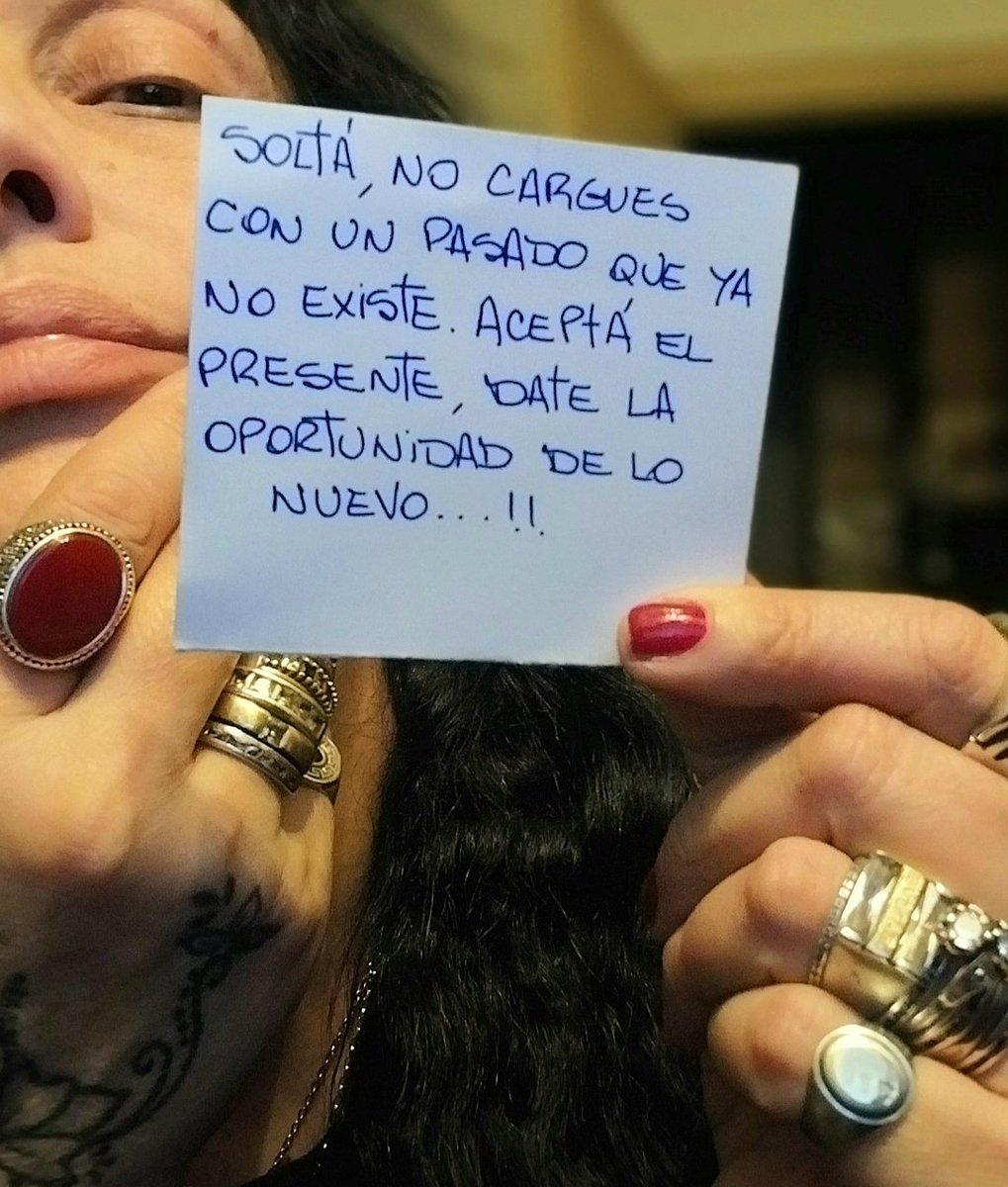 ReasonToLive666's tweet image. #BuenMiércoles 🌹