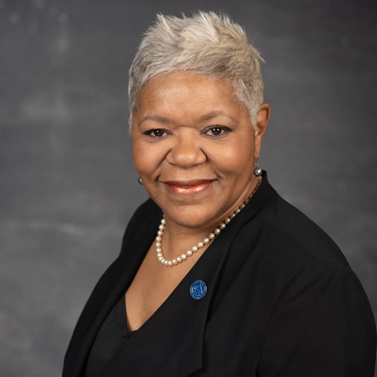 🚨BREAKING - A black member of Cincinnati's City Council posted on Social Media stating that the White people beaten at the Cincinnati jazz festival “begged” for it.

Her name is Victoria Parks. X, make her famous!