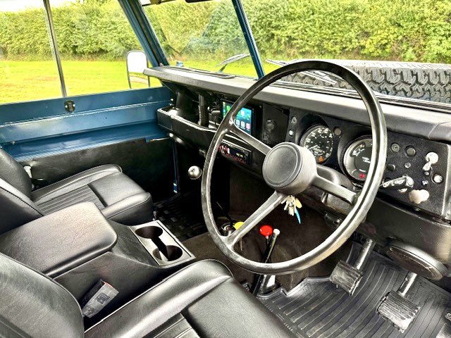 This Tasmin Blue Series 3 comes with grey and black  accents, and is modelled on the new Defender. The interior boasts a hifi with Apple CarPlay,for  some much needed entertainment and added comfort. There’s also a nice set of seats too, with modern inertia reel belts - available