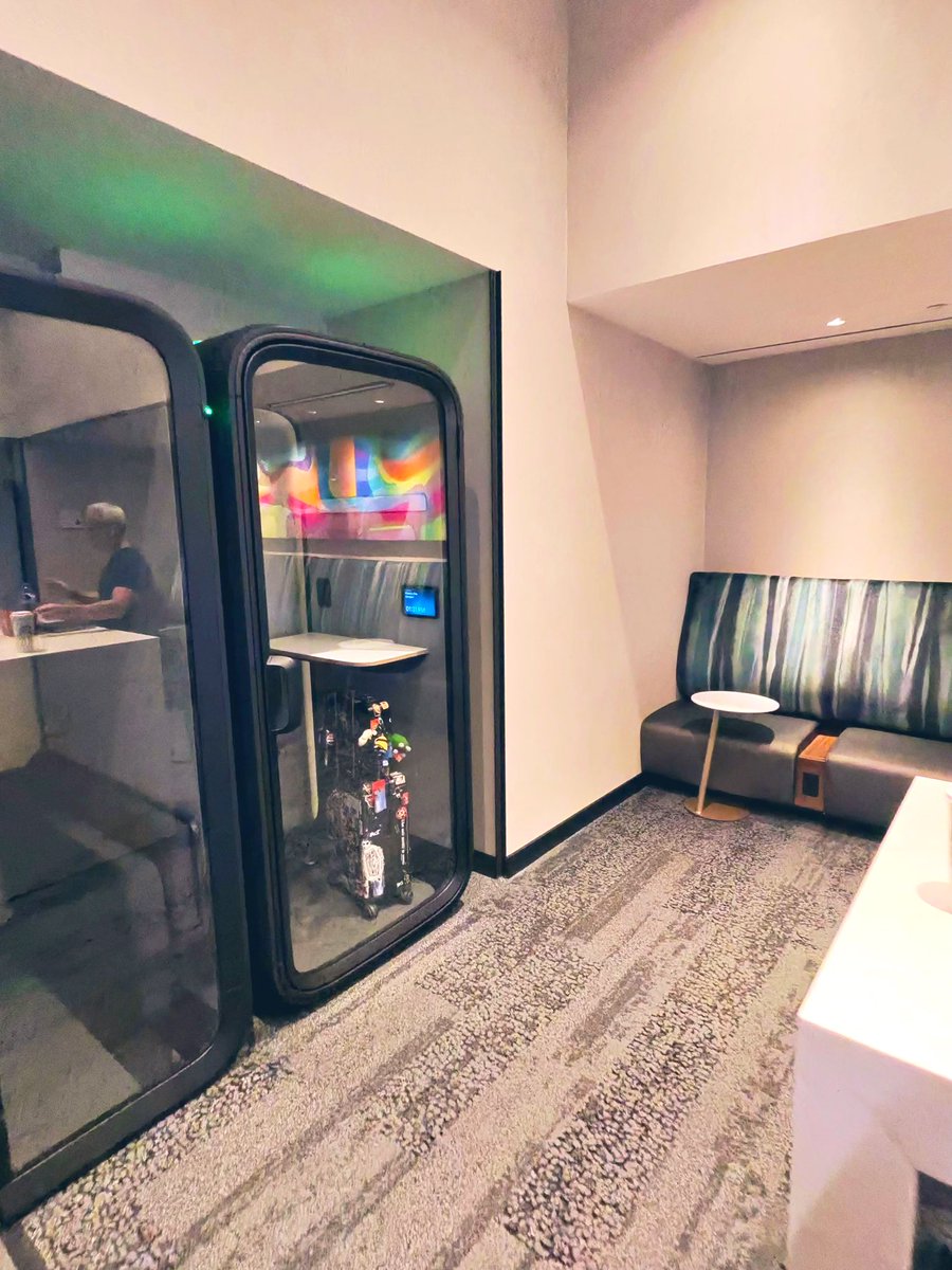 jaysonstreet's tweet image. Some pics from traveling back to the dumpster fire! Though I’m leaving tomorrow for 2 weeks in Vegas! Can’t wait to see my #HackerFam I’m hoping this is the trip I can remember how to be happy after the last few years of faking it I’ve forgotten what it really feels like! 🤷🏻‍♂️