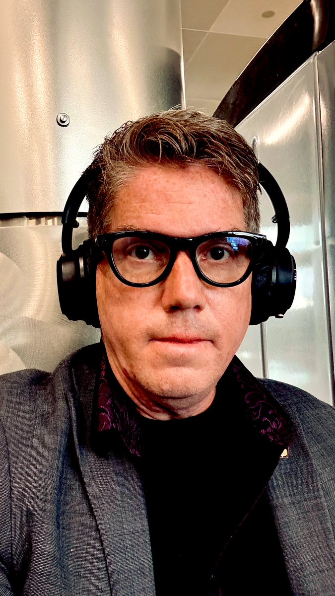 jaysonstreet's tweet image. Some pics from traveling back to the dumpster fire! Though I’m leaving tomorrow for 2 weeks in Vegas! Can’t wait to see my #HackerFam I’m hoping this is the trip I can remember how to be happy after the last few years of faking it I’ve forgotten what it really feels like! 🤷🏻‍♂️