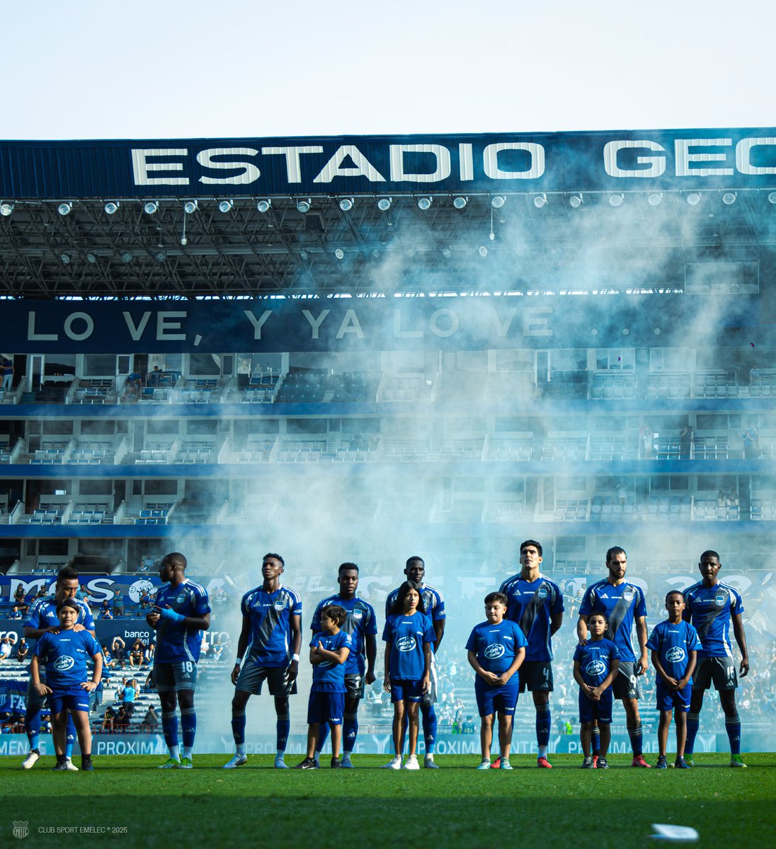Con todo por estos colores 💙. ¡HOY, TODOS JUNTOS!

¡ 𝐃𝐚𝐚𝐚𝐚𝐥𝐞 𝐄𝐦𝐞𝐥𝐞𝐜 ! ⚡👊🏼

#CopaEcuadorEcuabetDIRECTV
#MasUnidosQueNunca
#VamosEmelec 🔵