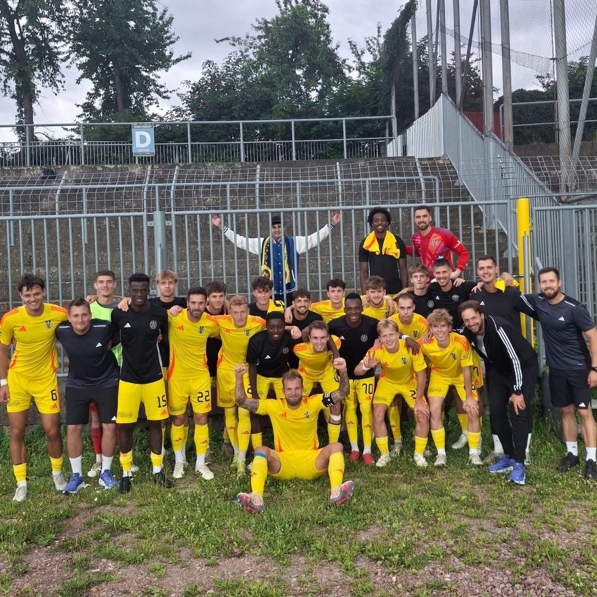 Robert Sára tweet media