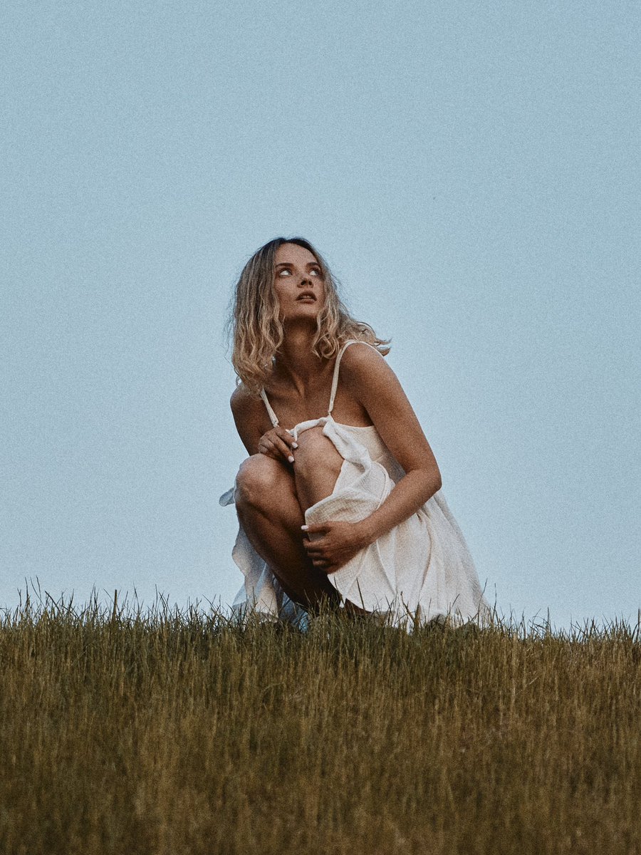 Calmnist's tweet image. wild elegance