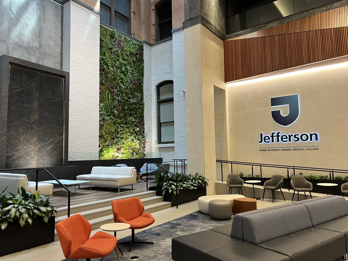 Philadelphia, I am in you! Please don’t melt me. 

Backpacks, forever the grad student 🎒