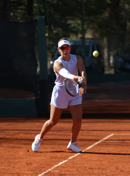 puppotenis's tweet photo. 1R #ITFW35 #PergaminoOpen
-Martina #Capurro eliminó a la máxima preclasificada, la brasileña Carolina #Alvez por 6-3 7-6 (7)
-Luisina #Giovannini (2) a #GeraldGonzalez (CHI) 6-0 6-1
-Victoria #Bosio (4) a Victoria #Kan (RUS) 5-0 ret.
📸 #ValentínLasarte https://t.co/YvNzvmvGi2