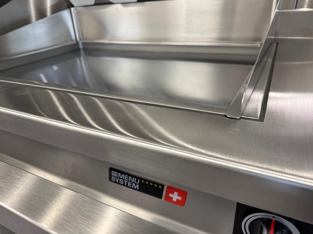 exclusiveranges's tweet image. Check out these incredible photos taken by @exclusiveranges Regional Sales Manager, Mark Cooke of the first of 3 MENU SYSTEM induction cooking ranges installed for @InfoNwce last week. What a beauty! 🔥✨ 

#ExclusiveRanges #MenuSystem #NWCE #Installation