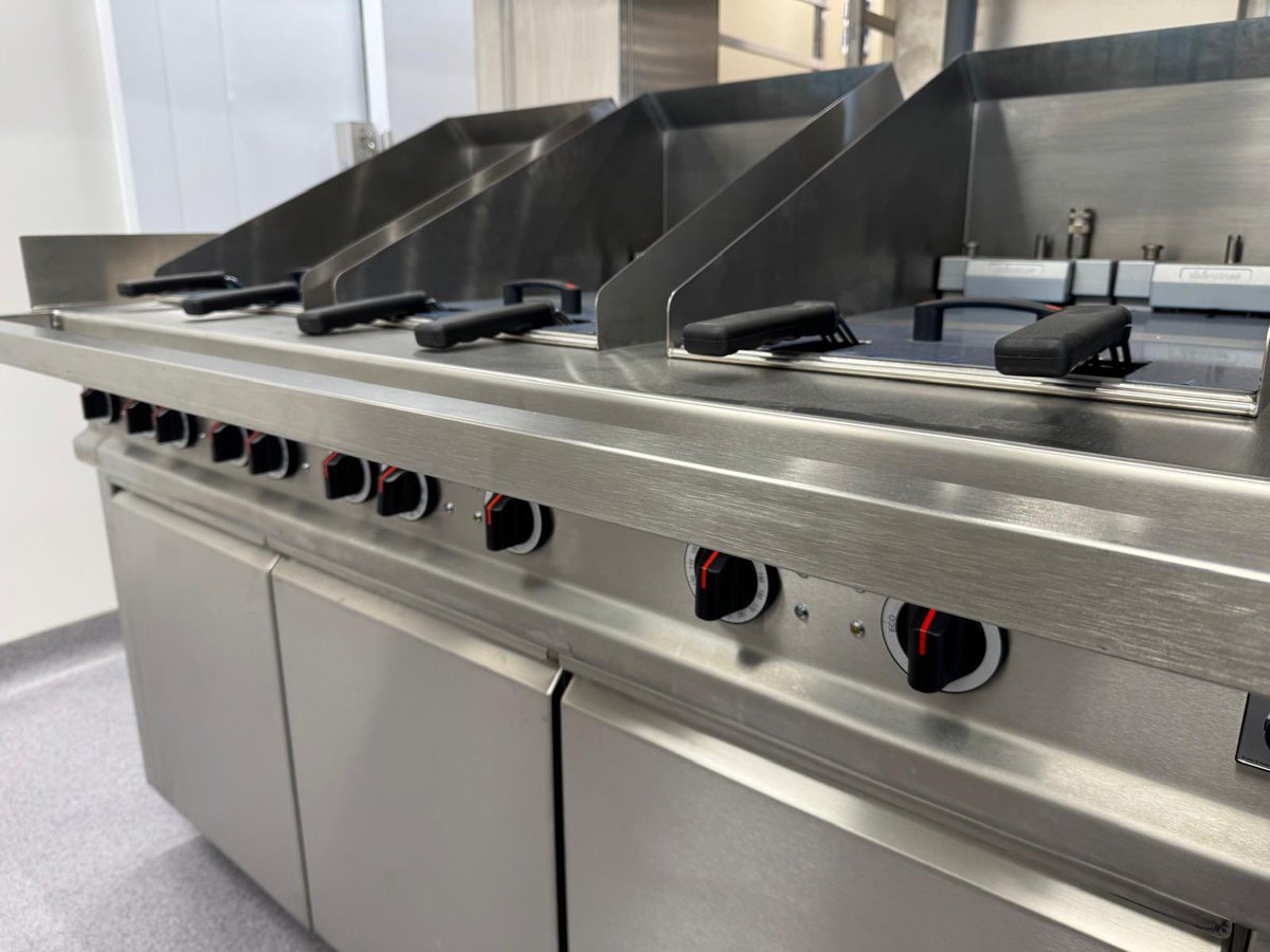 exclusiveranges's tweet image. Check out these incredible photos taken by @exclusiveranges Regional Sales Manager, Mark Cooke of the first of 3 MENU SYSTEM induction cooking ranges installed for @InfoNwce last week. What a beauty! 🔥✨ 

#ExclusiveRanges #MenuSystem #NWCE #Installation