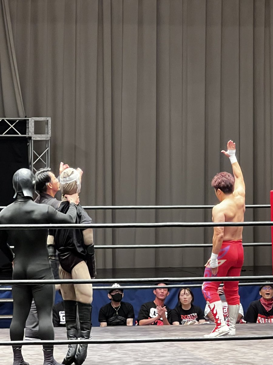 今回の透明人間は、かなりデカい。
2.5〜3メートルはあった。
 #GCWJapan