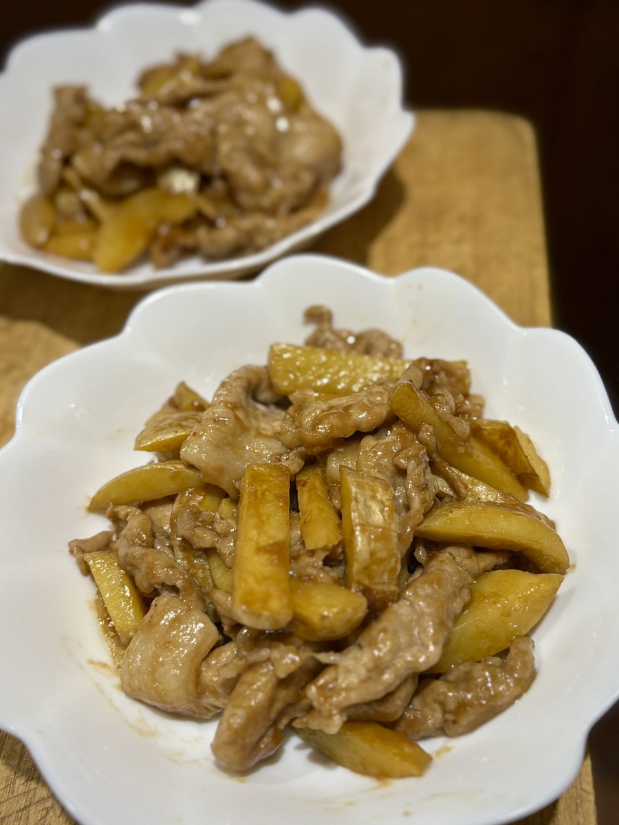 今日(昨日)の晩ご飯
豚こまとジャガイモの味噌炒め
食べてみたらパンチが足りなくて黒胡椒を足したらイイ感じになった🙌

昨日のナスに辣油を足したのも😋(写真は割愛🙏)