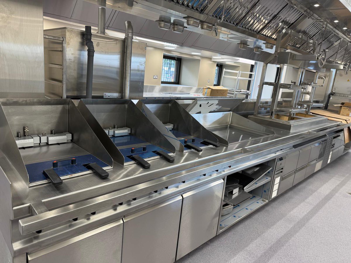 Natalie_Courbet's tweet image. Check out these incredible photos taken by @exclusiveranges Regional Sales Manager, Mark Cooke of the first of 3 MENU SYSTEM induction cooking ranges installed for @InfoNwce last week. What a beauty! 🔥✨ 

#ExclusiveRanges #MenuSystem #NWCE #Installation