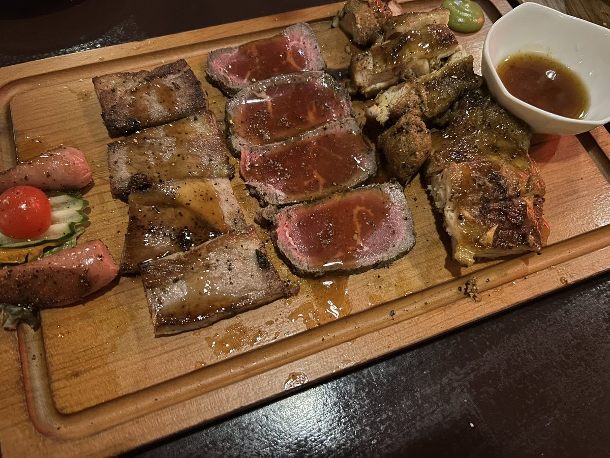 Ally_1026_'s tweet photo. からの、思い出たち!
今回乾杯の写真下手くそすぎたけど、あえてそれ使う。笑
こうやってどの現場行っても集まって乾杯してくれるジャミリーさんが居るのも幸せなことなんよ。
皆さま、いつもありがとうー!!
そしてこの輪を作ってくれたMiiakiisありがとうー!!
#Eclipsetour
#Miiakiis https://t.co/yNePHDXtQj
